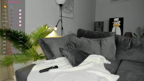 Snapshot of straw_juice chatting on November 25, 2:22 am Laura online show from November 25, 2:22 am