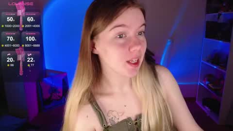 Snapshot of strawberry_juli chatting on October 2, 6:09 am Juli online show from October 2, 6:09 am