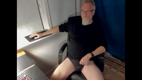 strip_m online show from December 19, 7:10 pm