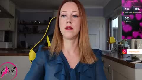 Snapshot of stripmequick chatting on December 3, 10:39 am Amorina online show from December 3, 10:39 am