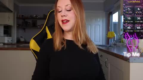 Snapshot of stripmequick chatting on February 5, 10:41 am Amorina online show from February 5, 10:41 am