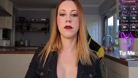 Snapshot of stripmequick chatting on February 18, 9:54 am Amorina online show from February 18, 9:54 am