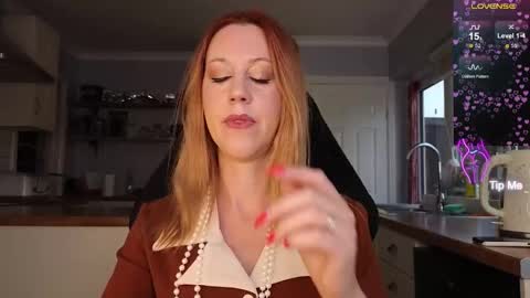 Snapshot of stripmequick chatting on September 17, 9:11 am Amorina online show from September 17, 9:11 am