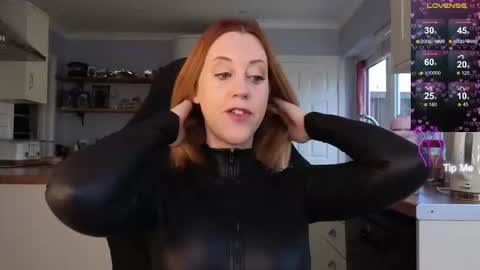 Snapshot of stripmequick chatting on September 25, 9:24 am Amorina online show from September 25, 9:24 am