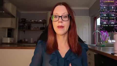 Snapshot of stripmequick chatting on October 14, 9:21 am Amorina online show from October 14, 9:21 am