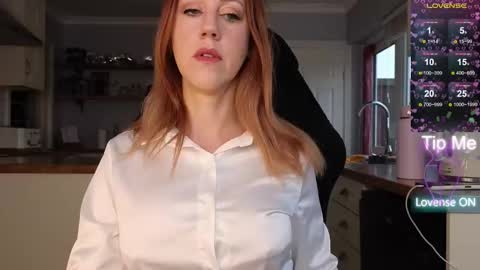 Snapshot of stripmequick chatting on November 28, 9:56 am Amorina online show from November 28, 9:56 am