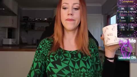 Snapshot of stripmequick chatting on December 4, 10:24 am Amorina online show from December 4, 10:24 am