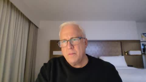 Snapshot of strkgforyou chatting on December 15, 5:23 am Stroking For You online show from December 15, 5:23 am