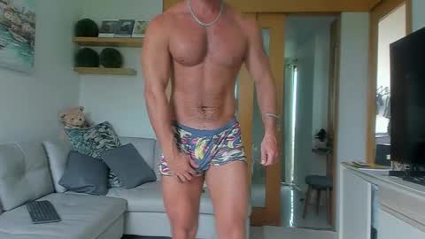 Snapshot of strong_arni chatting on December 26, 7:35 am Strong Arni online show from December 26, 7:35 am