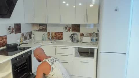 Snapshot of strong_arni chatting on February 8, 1:11 pm Strong Arni online show from February 8, 1:11 pm