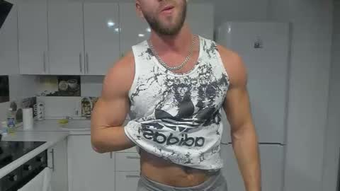 Snapshot of strong_arni chatting on February 9, 4:50 pm Strong Arni online show from February 9, 4:50 pm