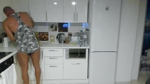 Snapshot of strong_arni chatting on February 12, 6:30 pm Strong Arni online show from February 12, 6:30 pm