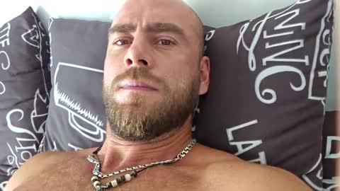 Snapshot of strong_arni chatting on October 19, 3:07 am Strong Arni online show from October 19, 3:07 am