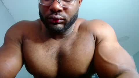 Snapshot of strong_george1 chatting on December 14, 7:25 pm strong_george1 online show from December 14, 7:25 pm