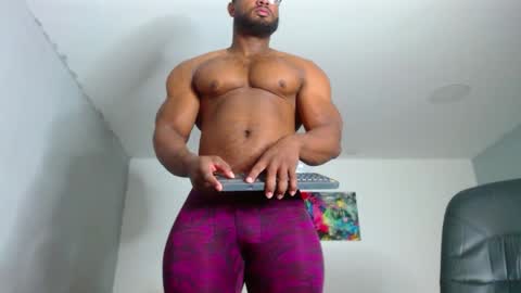 Snapshot of strong_george1 chatting on January 5, 7:17 pm strong_george1 online show from January 5, 7:17 pm