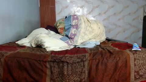 Snapshot of strong_george1 chatting on February 13, 6:52 am strong_george1 online show from February 13, 6:52 am