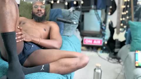 strongmellow online show from October 23, 3:22 pm