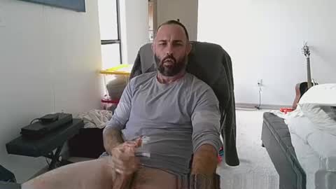 Snapshot of stukeswg chatting on December 18, 5:52 pm Simon online show from December 18, 5:52 pm