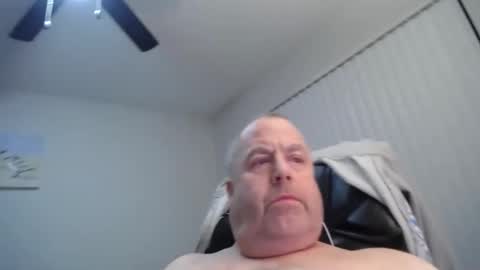 Snapshot of subswichuser00060960 chatting on December 18, 11:24 am subswitchuser online show from December 18, 11:24 am