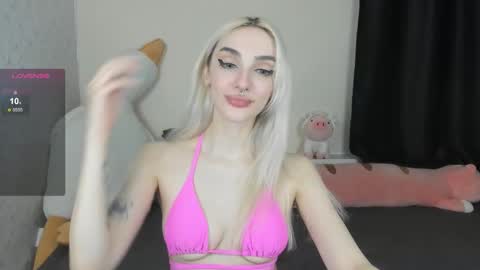 Chloe online show from October 16, 12:06 pm