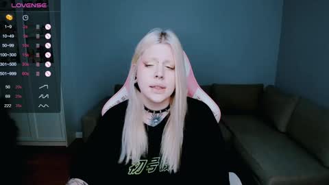 Snapshot of succubus_leslie chatting on December 20, 11:32 am succubus_leslie online show from December 20, 11:32 am