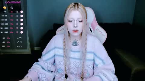 Snapshot of succubus_leslie chatting on September 24, 12:36 am succubus_leslie online show from September 24, 12:36 am