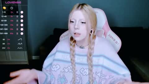 Snapshot of succubus_leslie chatting on October 4, 10:41 pm succubus_leslie online show from October 4, 10:41 pm