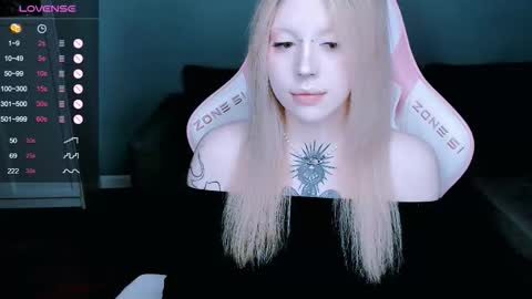 Snapshot of succubus_leslie chatting on November 11, 9:48 pm succubus_leslie online show from November 11, 9:48 pm