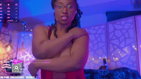 Snapshot of succubus_rosemilk chatting on December 10, 1:54 am Succubus RoseMilk online show from December 10, 1:54 am