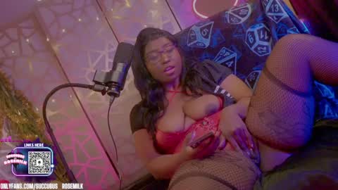 Snapshot of succubus_rosemilk chatting on January 7, 3:35 am Succubus RoseMilk online show from January 7, 3:35 am