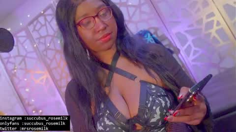 Snapshot of succubus_rosemilk chatting on January 21, 6:55 pm Succubus RoseMilk online show from January 21, 6:55 pm