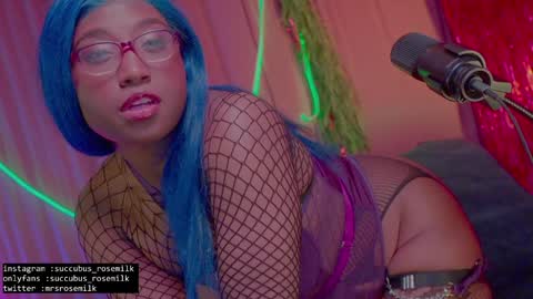 Snapshot of succubus_rosemilk chatting on January 28, 2:32 am Succubus RoseMilk online show from January 28, 2:32 am