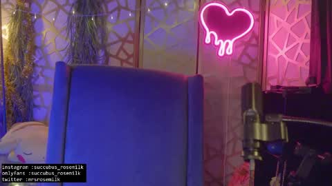 Snapshot of succubus_rosemilk chatting on January 30, 4:27 am Succubus RoseMilk online show from January 30, 4:27 am