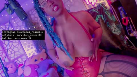 Snapshot of succubus_rosemilk chatting on February 17, 12:32 am Succubus RoseMilk online show from February 17, 12:32 am