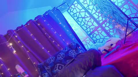 Snapshot of succubus_rosemilk chatting on March 2, 3:13 am Succubus RoseMilk online show from March 2, 3:13 am