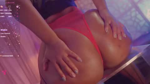 Snapshot of succubus_rosemilk chatting on October 30, 2:24 am Succubus RoseMilk online show from October 30, 2:24 am