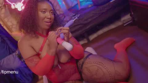 Snapshot of succubus_rosemilk chatting on November 17, 11:21 pm Succubus RoseMilk online show from November 17, 11:21 pm