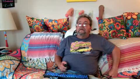 Snapshot of suenixon chatting on October 15, 2:17 pm suenixon online show from October 15, 2:17 pm