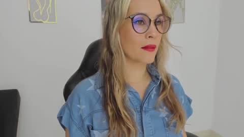 sugar_milff online show from September 16, 1:23 pm