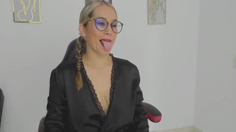 sugar_milff online show from September 23, 1:03 pm