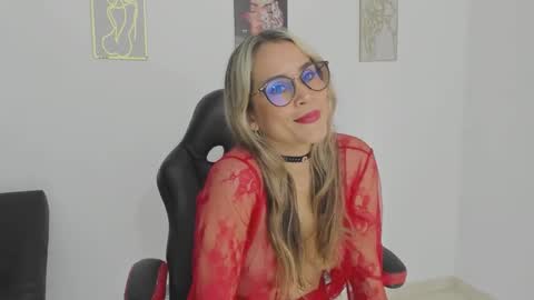 sugar_milff online show from November 24, 1:44 pm