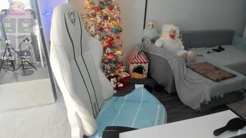 Snapshot of sugar_rainbow chatting on December 27, 9:43 pm Kinga online show from December 27, 9:43 pm