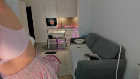 Snapshot of sugar_rainbow chatting on November 28, 5:10 am Kinga online show from November 28, 5:10 am