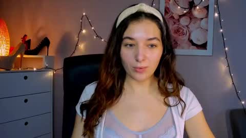 Snapshot of sugar_xmegan chatting on December 19, 5:29 pm Megan online show from December 19, 5:29 pm