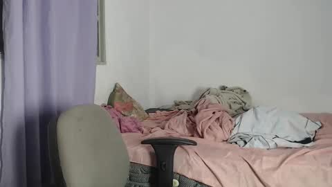 Snapshot of sugarhairy chatting on December 18, 3:40 pm sour candy online show from December 18, 3:40 pm