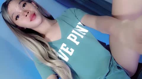 Snapshot of sugarxbaby_ chatting on November 10, 9:47 pm LoveSugar online show from November 10, 9:47 pm