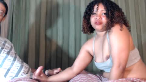 suggabrown_ online show from November 23, 9:31 am