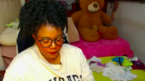 Snapshot of suggarbaby1 chatting on December 10, 6:11 am Cami Back in 2 hours online show from December 10, 6:11 am