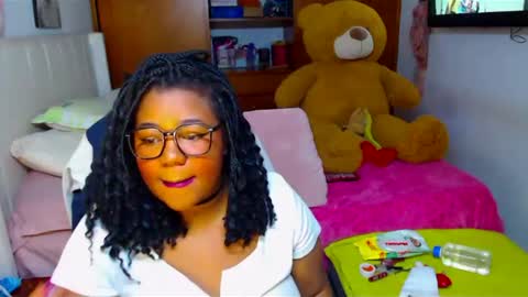 Snapshot of suggarbaby1 chatting on December 17, 7:29 am Cami Back in 2 hours online show from December 17, 7:29 am