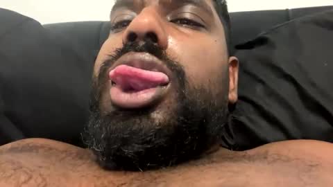 Snapshot of suggnight chatting on November 20, 2:28 pm Let me be your knight that saves you online show from November 20, 2:28 pm